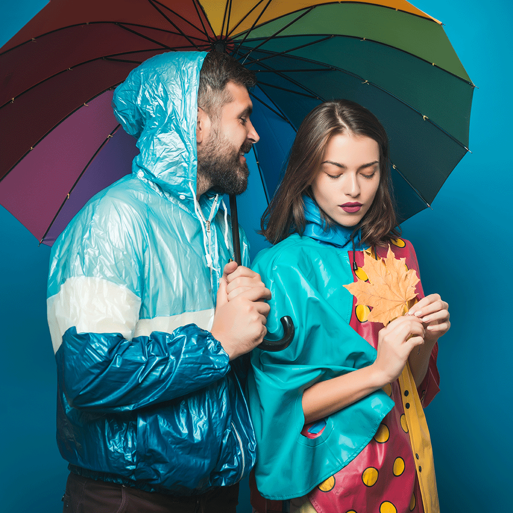 Jaką kurtkę przeciwdeszczową damską i męską wybrać? Sprawdź, jak kupować modne, funkcjonalne okrycia